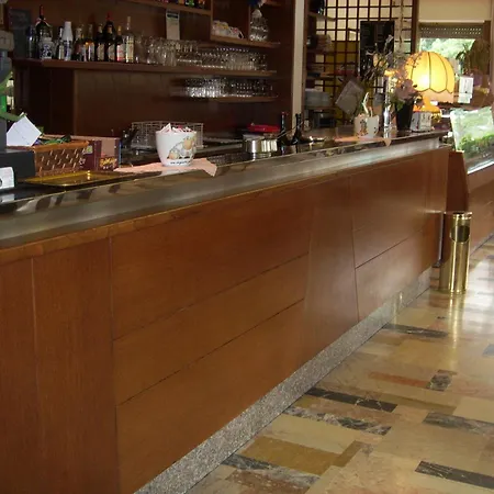 西玛普拉餐厅酒店 酒店 庞特内阿尔比